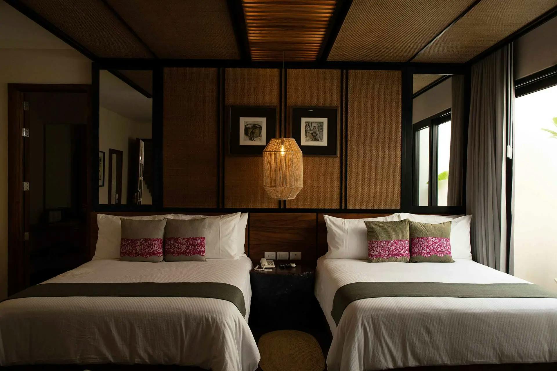 camas-queen-size-de-habitacion-de-hotel-master-doble-suite