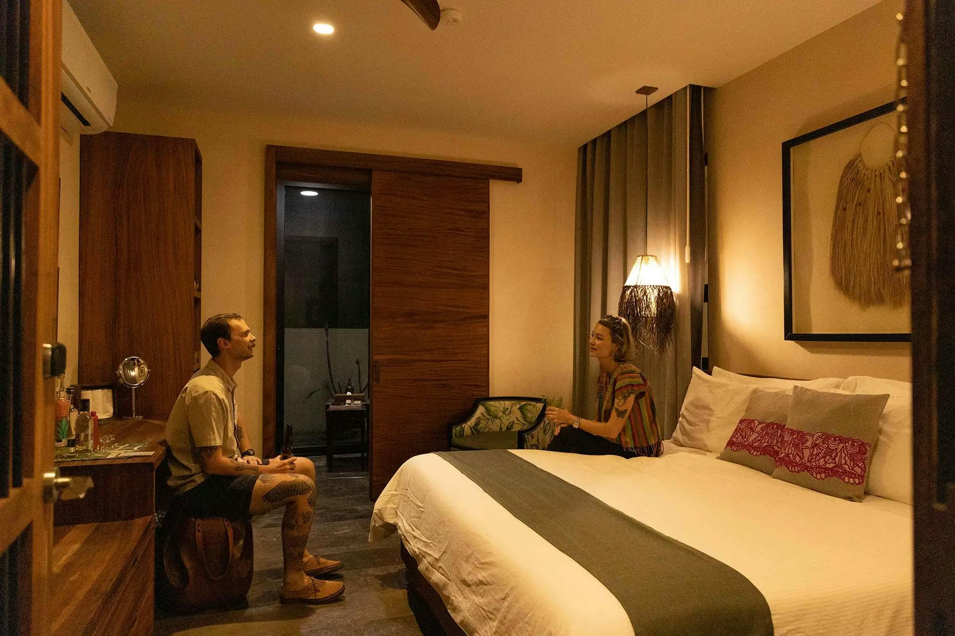 couple-talking-in-room-of-kunuk-hotel-boutique